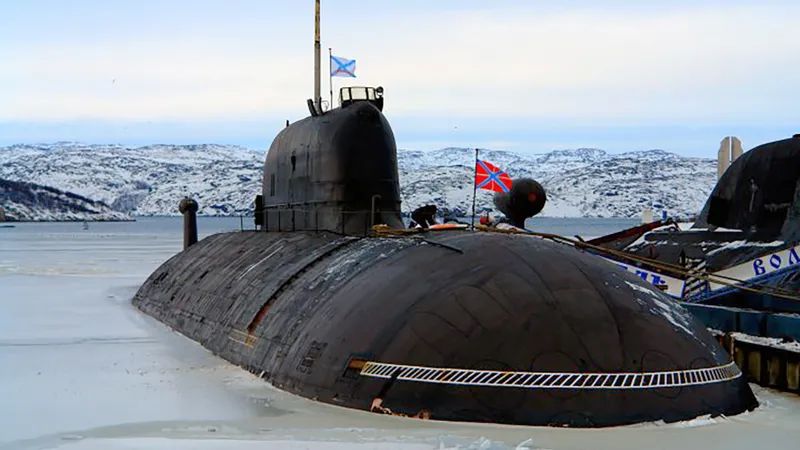 Imensul submarin nuclear sovietic, de trei ori mai mare decat un submarin american, scos la pensie - Foto: Profimedia Images