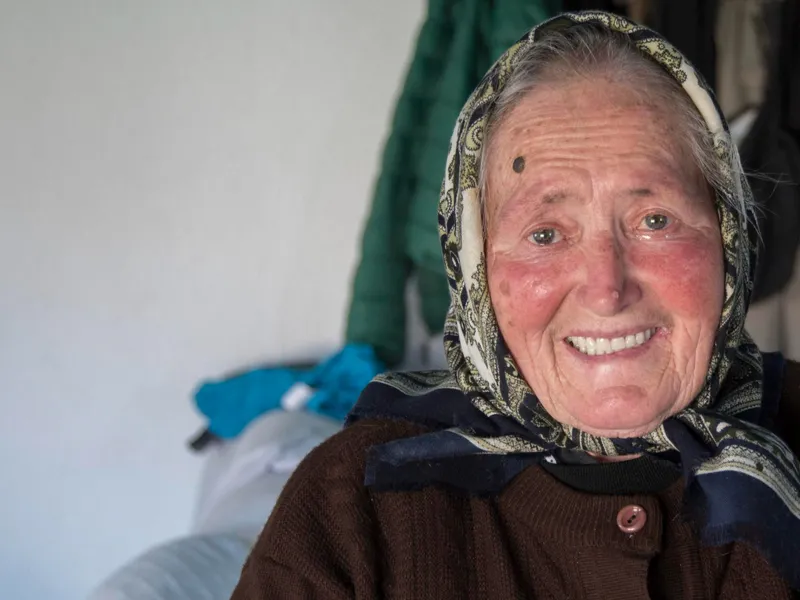 Pensionară aflată la pensie - Foto: Freepik