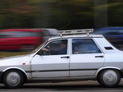 Povestea românului care și-a pus Dacia pe șine și a reușit să fugă din țară, cu un an înainte de căderea comunismului