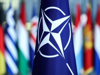 NATO 3.0, un pariu periculos: planul administrației Trump riscă să dărâme cei doi piloni fundamentali care protejează Europa