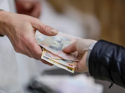 Bani, salariu - Foto: Inquam Photos/ Octav Ganea (rol ilustrativ)