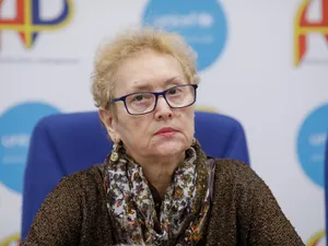 Renate Weber nu crede că e vreo neînțelegere, după publicarea recomandărilor care le-ar permite elevilor cu peste 37,3 grade să meargă la examene. Sursa foto: Inquam Photos / George Călin