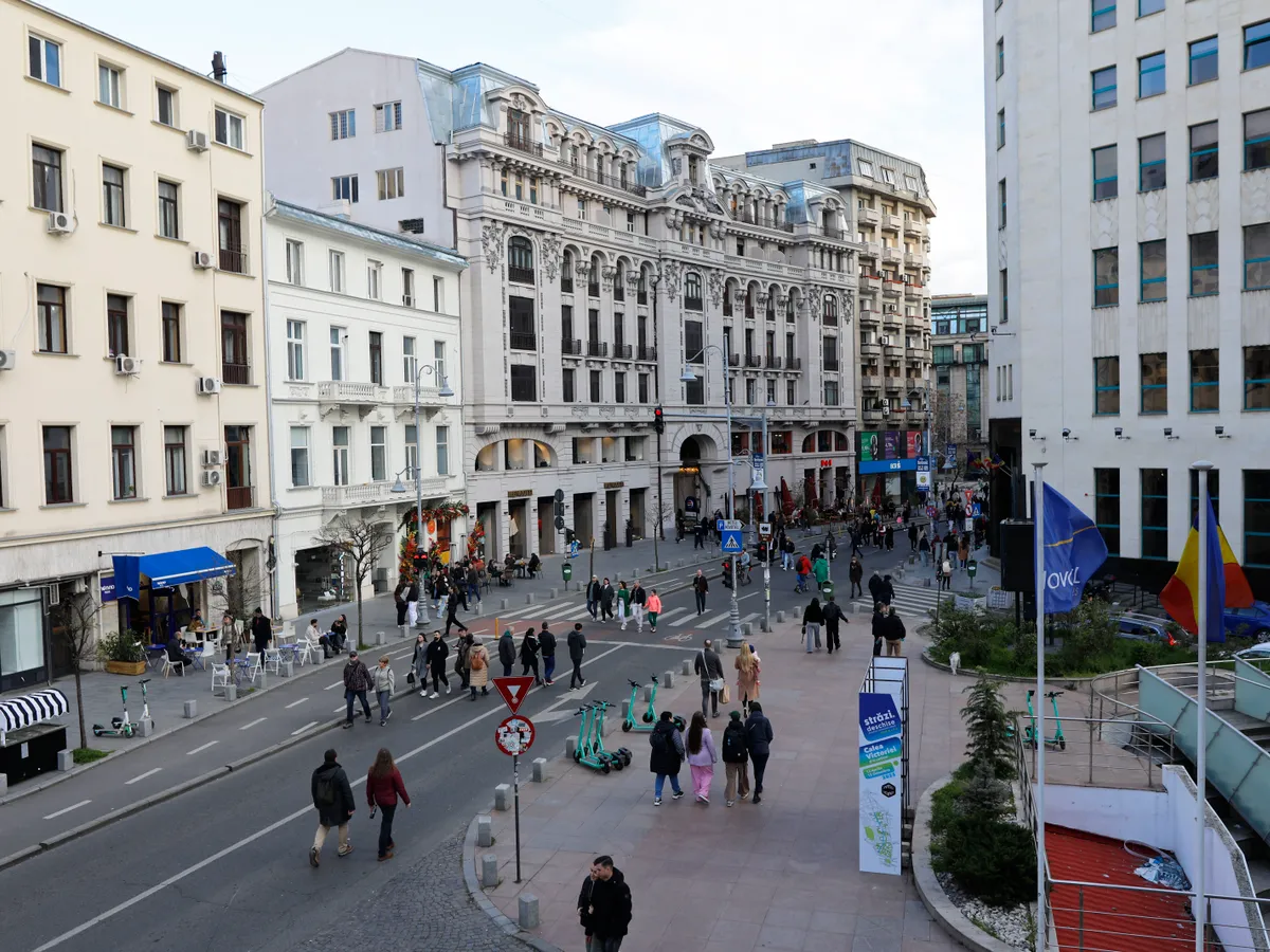 Vreme caldă, ploi şi intensificări ale vântului în Bucureşti în următoarele zile