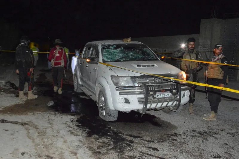 Un atentat cu bombă ucide 15 persoane lângă un miting politic din Pakistan