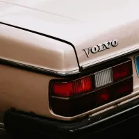Robustul Volvo 144, contraaripă-spate şi portbagaj - Foto: Pexels/Mathias Reding