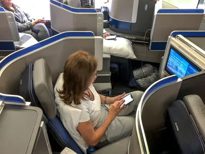 Românii, dispuși să plătească triplu pentru confort în avion. Cât costă un bilet la business class - Foto: Profimedia images