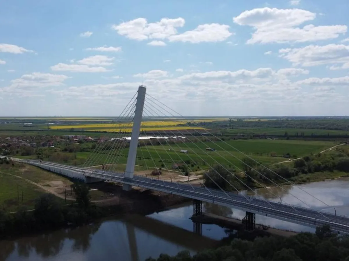 De ce se deforma un pod construit în judeţul Arad? Urmează lucrări de reparaţii. Ce fac acestea? - Foto: Facebook/Primăria Arad