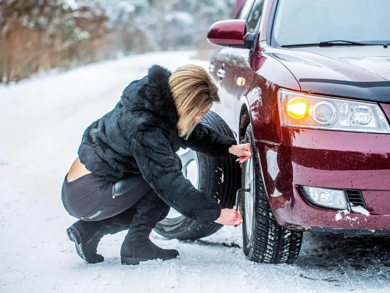 La ce temperatură trebuie să pui cauciucuri de iarnă? E nevoie să ningă afară? Ce amendă poți lua? - Foto: Freepik