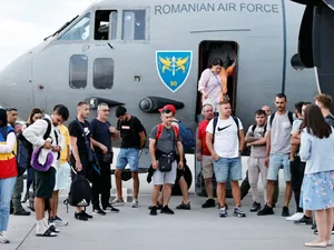 121 cetăţeni români din zona de conflict din Orientul Apropiat, repatriaţi de Guvernul României - Foto: Facebook / Guvernul României