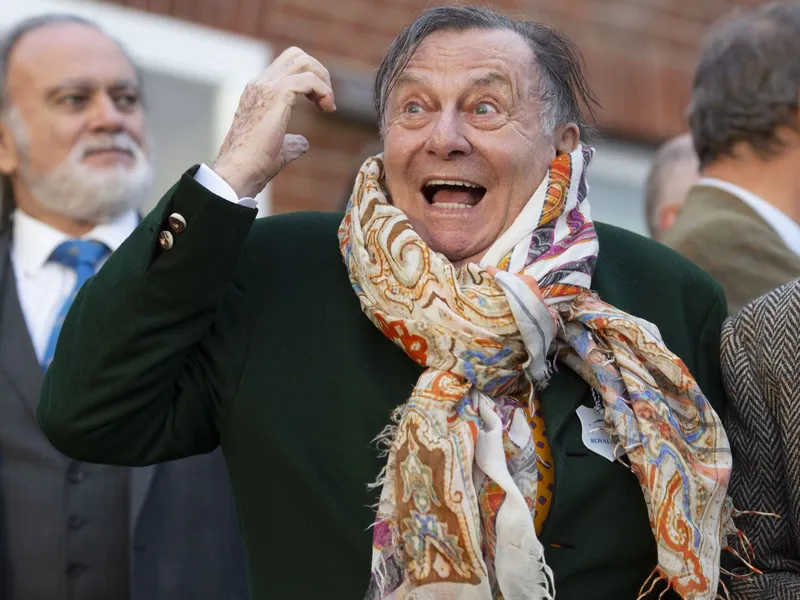 Barry Humphries era considerat o legendă a comediei din Marea Britanie - Foto: Profimedia Images