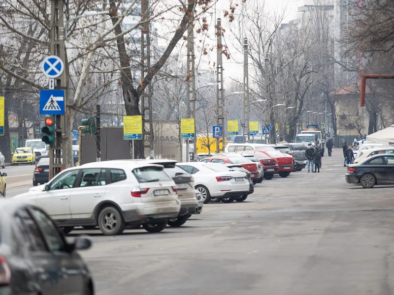 Ai biroul în centrul Bucureștiului și mergi cu mașina? Parcarea costă 1.400 lei/lună. / Foto: Inquam Photos / Bogdan-Ioan Buda