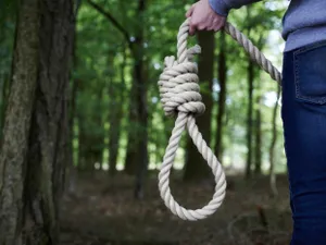 Tragedie în Sectorul 5: adolescent de 15 ani, găsit spânzurat lângă cortul în care locuia cu familia - Foto: Profimedia images