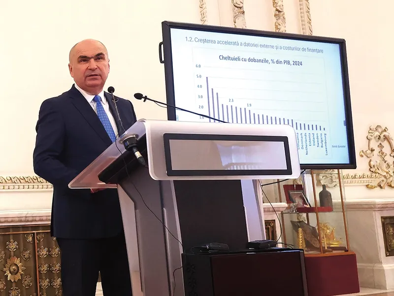 Ilie Bolojan, președintele PNL, susține o conferință de presă la Palatul Parlamentului din București - Foto: INQUAM PHOTOS/ George Călin
