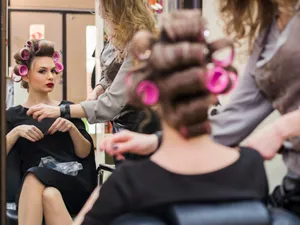 În ciuda crizei, româncele fac coadă la coafor și „mani-pedi”. Afacerile au crescut cu 19% - Foto: Freepik (Imagine cu rol iulstrativ)