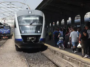 CFR anunță că trenurile vor circula mai greu, din cauza caniculei. Viteză redusă cu 20-30 km/h - INQUAM PHOTOS / George Călin