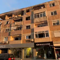 Explozie urmată de incendiu, într-un bloc din Carei: cel puțin 11 victime. / Foto: news.ro
