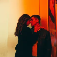 Renunțarea la prezervativ în timp ce faci dragoste, fără să îți anunți partenera, este infracțiune FOTO: PEXELS