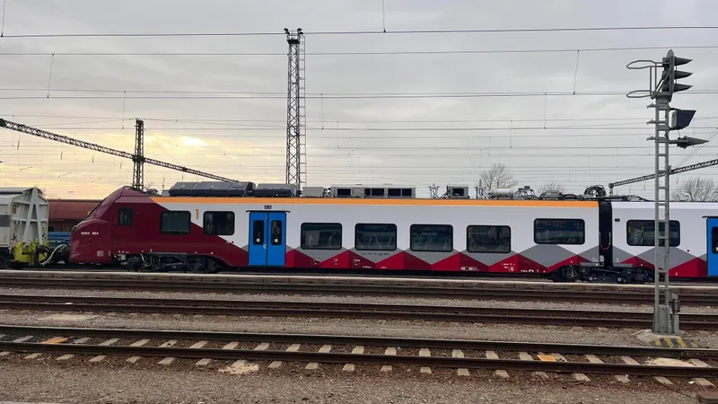 Cum arată primul tren electric cumpărat de România în ultimii 30 de ani. Vine spre București - Foto: Facebook