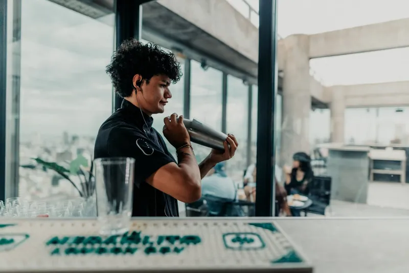 Chelner Foto: Pexels (imagine cu rol ilsutrativ)