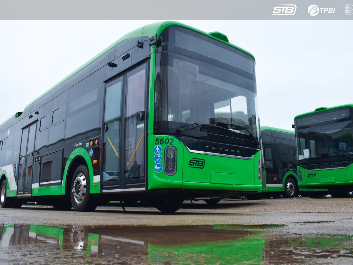 FOTO Primele troleibuze chinezești Yutong 12 din Europa, la București. În UK și Danemarca, marca e investigată