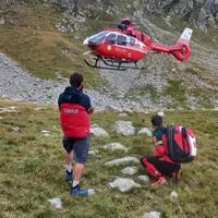 Un cioban a fost mușcat de o viperă în Munții Parâng. Salvatorii au fost nevoiți să meargă pe jos Foto Salvamont Gorj