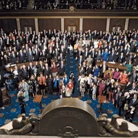 O NOUĂ ZI  Progresiştii solicită acţiune agresivă. În stânga: Membrii depun jurământul în timpul şedinţei de deschidere al celui de-al 116-lea Congres  de pe 3 ianuarie