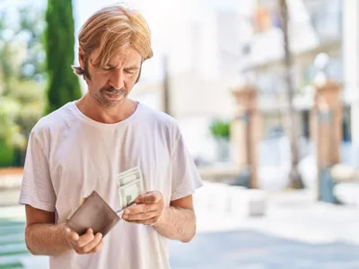 Cum trăiesc românii care au salariu sub 3.000 de lei/lună? Pe ce dau banii? ”Lumea pricepe mai greu” - Foto: Freepik (rol ilustrativ)