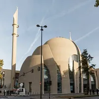 Moscheea este proiectată într-un stil arhitectural atipic pentru turci. Foto Getty Images