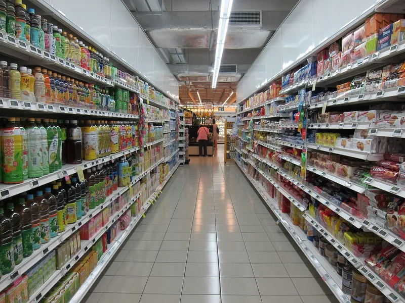 Incident într-un hypermarket din Capitală. Oameni răniți grav, geamurile s-au prăbușit peste ei! - Foto: Pixabay(imagine cu rol ilustrativ)