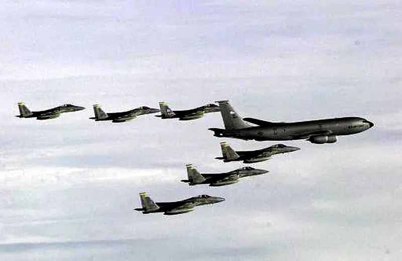 Avioanele cisternă ale SUA zbur&acirc;nd &icirc;n secvență, coordonat - Foto: Profimedia Images (imagine cu rol ilustrativ)