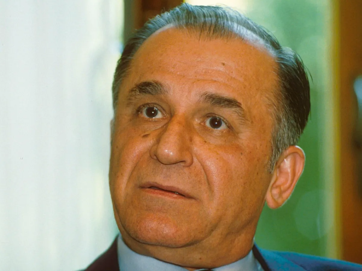 Ion Iliescu, în stare critică. Fostul președinte nu mai poate respira fără aparate - Foto: Profimedia images