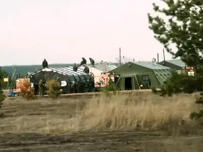 Rusia a mutat două armate și trei unități aeropurtate la frontiera de vest ca răspuns la acțiunile NATO  Foto: captură Youtube VOA