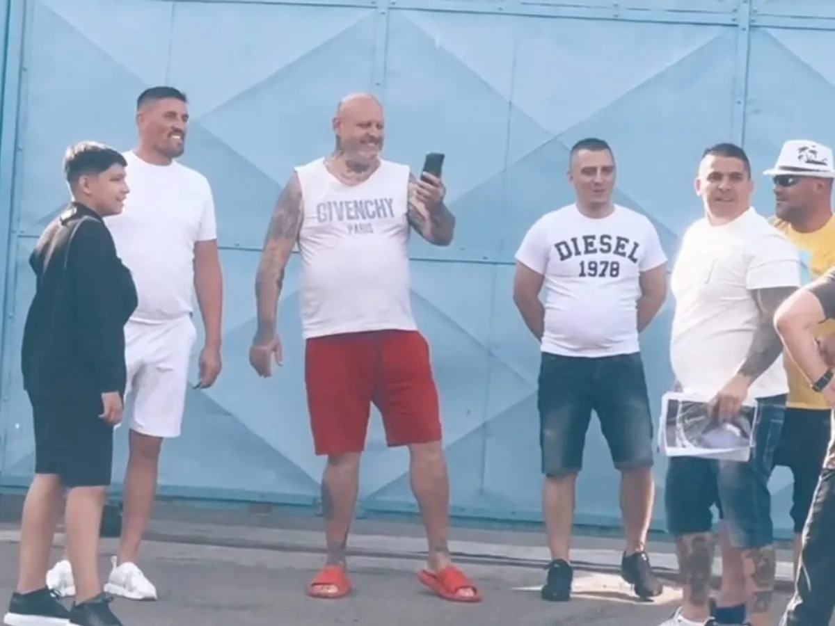 Petrecere în fața închisorii după eliberarea interlopului Beleaua Corduneanu - Foto: bzi.ro