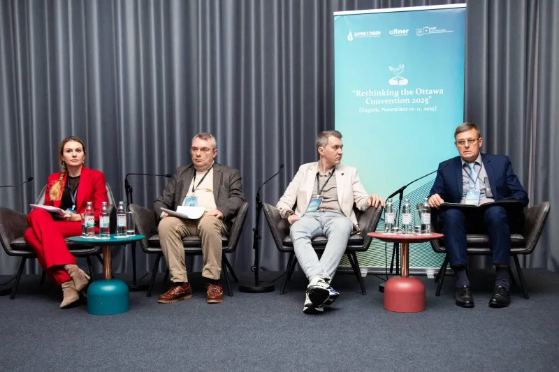 Anna Skorohod, deputat al Radei Supreme a Ucrainei, Boris Nemirovsky, jurnalist, Yuri Hudimenko, inginer militar și politician din Uсraina, Serghei Chilivnic, șeful Centrului de pregătire a specialiștilor EOD Moldova Foto: realitatea.md