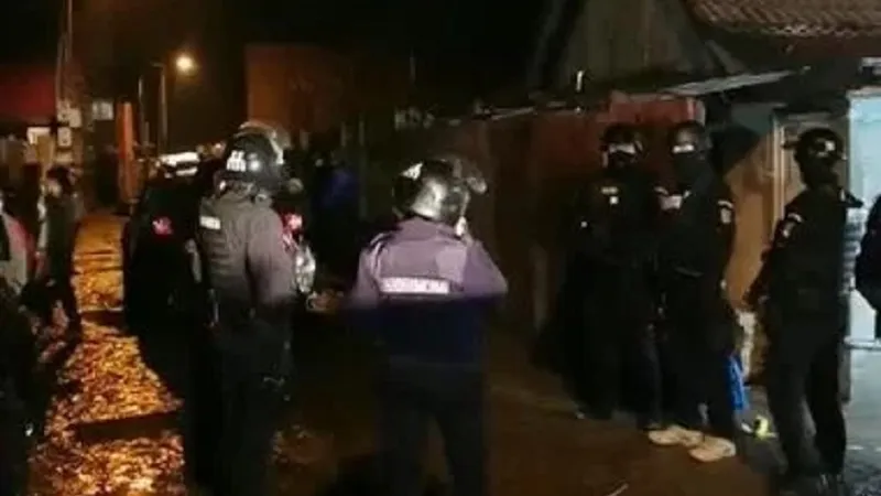 Tradiționalul măcel cu săbii și topoare dintre clanurile Dura și Răducanu Foto: stiriest.ro