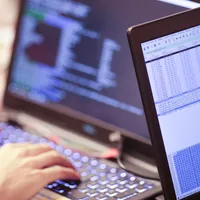 Hackerii chinezi au atacat rețeaua globală de telecomunicații. “Folosiți comunicațiile criptate” - Foto: Profimedia Images (imagine cu caracter ilustrativ)