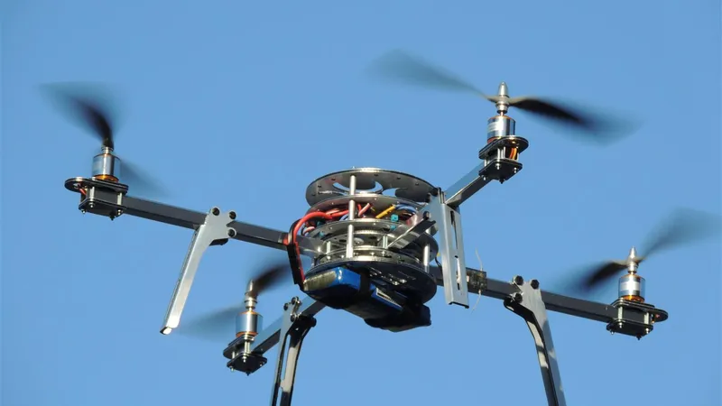 O „dronă quadcopter” folosită la atacul asupra centrului de centrifuge din Iran/FotoȘ yahoo