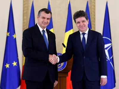 Premierul desemnat Eugen Tomac şi preşedintele Nicuşor Dan - Foto: Profimedia Images