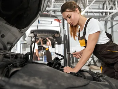 Mașină mai ieftin de reparat? Ia una veche - Foto: Freepik (Imagine cu rol ilustrativ)
