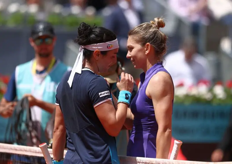 Simona Halep s-a înclinat în fața Onsei Jabeur în sferturile turneului WTA de la Madrid. / Foto: gsp.ro