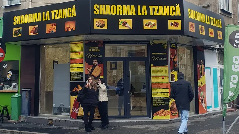 Tzancă Uraganu a fost nevoit să-și închidă shaormeriile din București și Ploiești Foto: Newsweek România