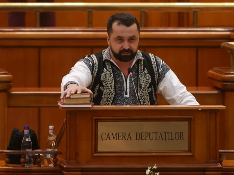 Ciprian Ciubuc, deputat SOS România, la depunerea Jurământului - Foto: INQUAM PHOTOS/George Călin