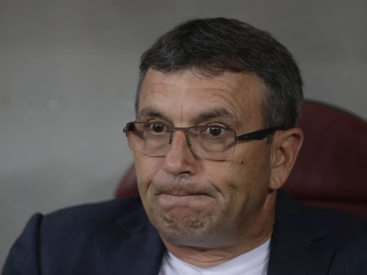 Eugen Neagoe, antrenorul echipei Dinamo, este în afara oricărui pericol. Foto Inquam Photos/Octav Ganea