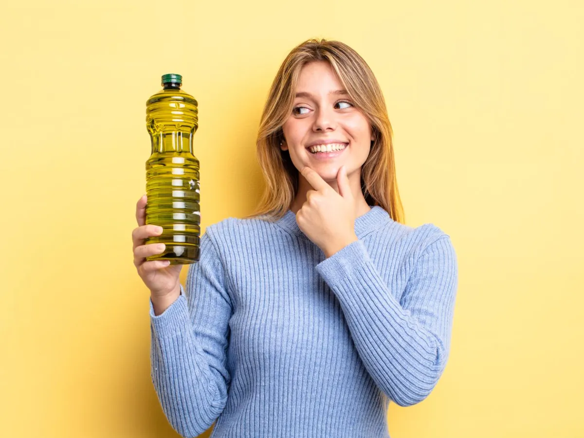 Hidratarea sau înfundarea porilor? Motivul pentru care trebui să aplici ulei de măsline zilnic pe față