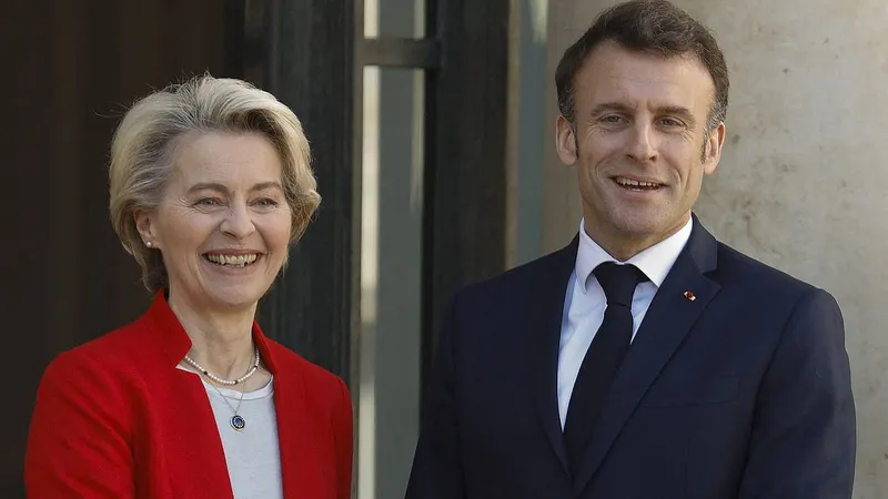 3 aprilie 2023: Emmanuel Macron o primește pe Ursula Von Der Leyen, la Paris - Foto: Profimedia Images