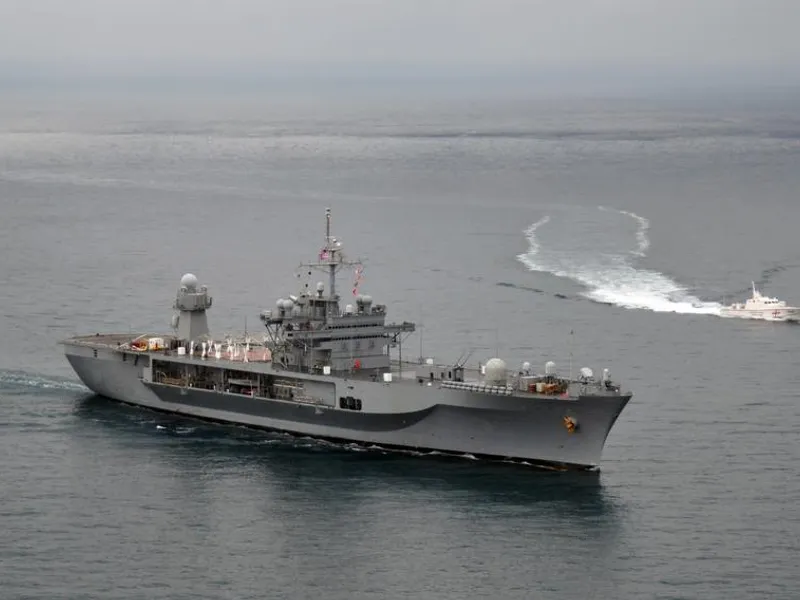 Nava comandant a Flotei SUA din Marea Mediterana, USS Mount Whitney a făcut o escala in portul Constanța. / Foto: hotnews.ro