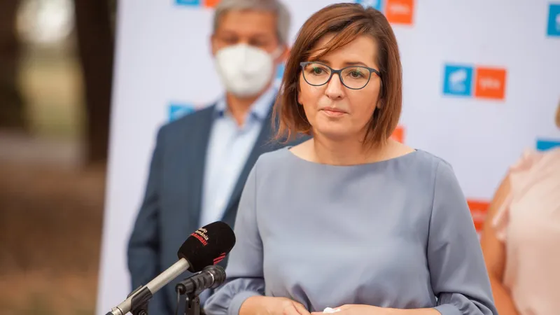 Ioana Mihăilă: Vaccinarea gratuită anti-HPV va fi extinsă la fete de până la 18 ani/FOTO: Faecbook/IoanaMihaila