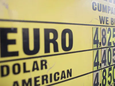 Curs BNR luni, 28 aprilie. Cum sunt euro și dolarul, față de leu, în săptămâna alegerilor? - Foto: INQUAM PHOTOS/Octav Ganea