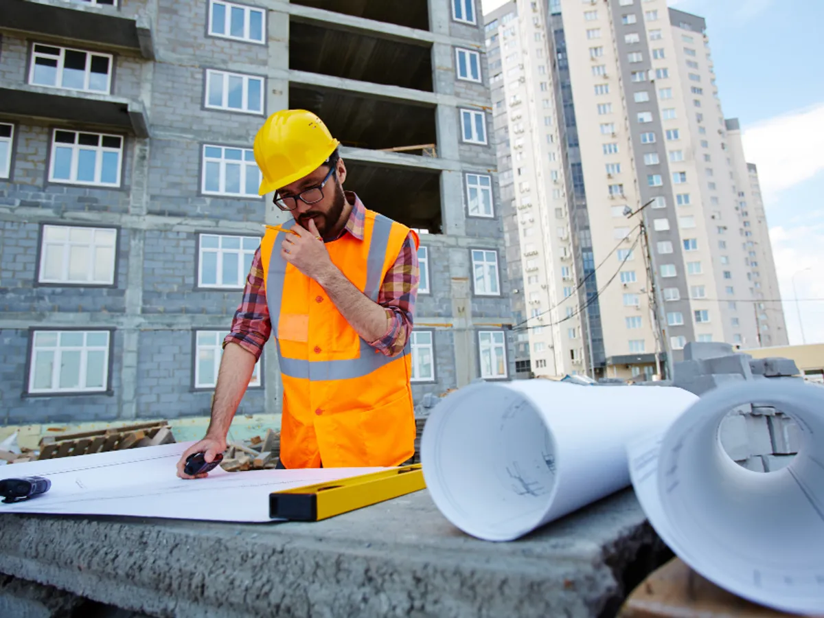 Se anunță noi scumpiri în următoarele luni. Prețurile din construcții și comerț, în creștere. Date oficiale