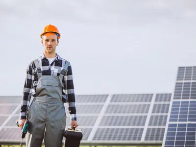 Voucher de 20.200 euro de la stat pentru panouri fotovoltaice. Care români beneficiază?- Foto: Freepik (Imagine cu rol ilustrativ)